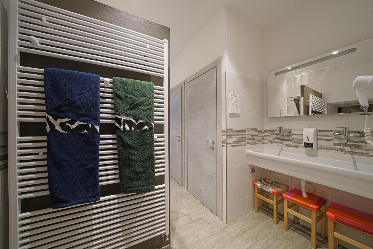 "La Locanda" Campione Del Garda Hostel ภายนอก รูปภาพ